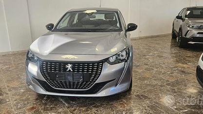 Usata Peugeot 208 Allure 102 CV (75 kW) 2023 Grigio Utilitaria
