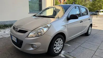 Usata Hyundai i20 Comfort 78 CV (57 kW) 2010 Giallo Utilitaria
