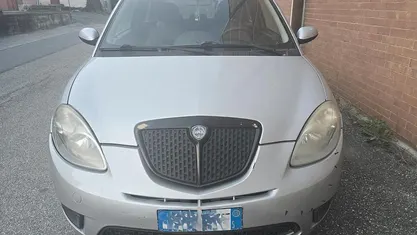 Usata Lancia Ypsilon 60 CV (44 kW) 2009 Argento Utilitaria