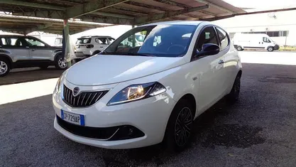 Bianco Usata 2023 Lancia Ypsilon Gold Due volumi | 12.900 € (Buon prezzo)