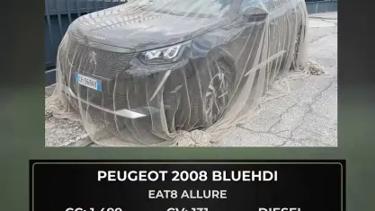Käytetty Peugeot 2008 Allure 131 HP (96 kW) 2022 Musta Katumaasturi