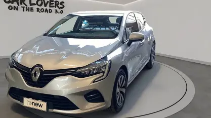 Usata Renault Clio Zen 140 CV (102 kW) 2021 Grigio chiaro Utilitaria