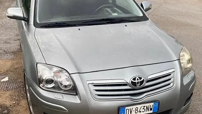 Usata Toyota Avensis 126 CV (92 kW) 2009 Grigio Station wagon