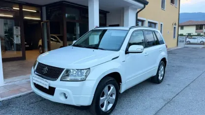 Usata Suzuki Grand Vitara 129 CV (94 kW) 2011 Bianco SUV
