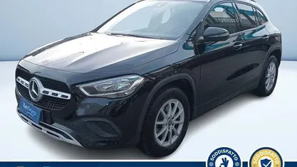 Nero metallizzato Usata 2020 Mercedes GLA200 Business SUV | 24.400 € (Super prezzo)