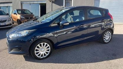 Usata Ford Fiesta 75 CV (55 kW) 2015 Blu Berlina