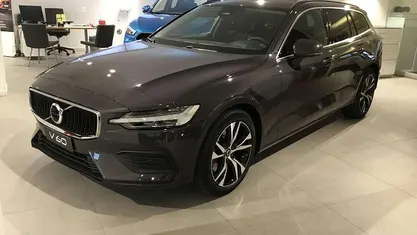 Grigio Nuova 2025 Volvo V60 Core Station wagon | 42.900 € (Super prezzo)