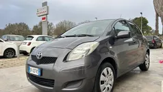 Grigio Usata 2009 Toyota Yaris Sol Tre volumi | 4700 € (Buon prezzo)