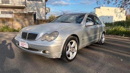 Usata Mercedes C220 Elegance 150 CV (110 kW) 2004 Grigio Berlina