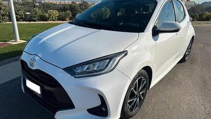 Usata Toyota Yaris Trend 72 CV (52 kW) 2023 Bianco Utilitaria