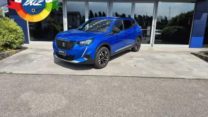 Usata Peugeot 2008 Allure 131 CV (96 kW) 2023 Blu SUV
