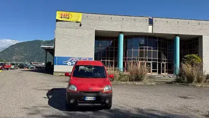 Usata Renault Kangoo Authentique 84 CV (61 kW) 2003 Rosso Monovolume