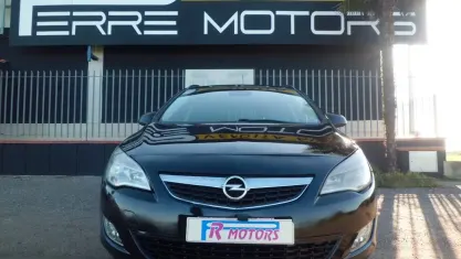 Usata Opel Astra 110 CV (80 kW) 2011 Nero Station wagon