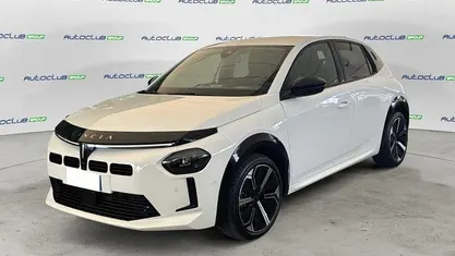 Usata Lancia Ypsilon 101 CV (74 kW) 2025 Grigio Utilitaria