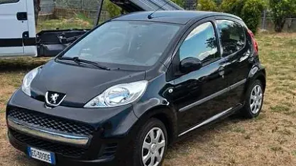 Usata Peugeot 107 68 CV (50 kW) 2011 Nero Utilitaria