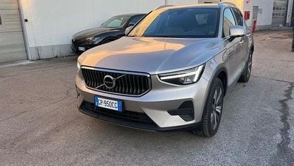 Begagnad Volvo XC40 Core 197 HK (144 kW) 2023 Grå SUV