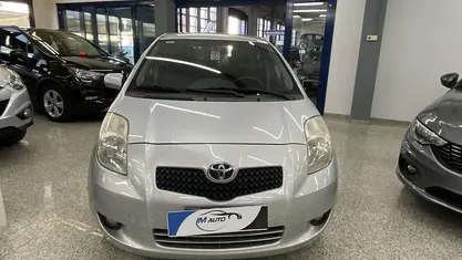 Argento Usata 2008 Toyota Yaris Due volumi | 3700 € (Buon prezzo)