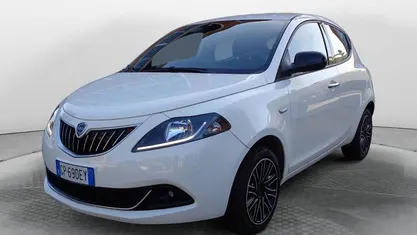 Bianco Usata 2023 Lancia Ypsilon Gold Due volumi | 12.900 € (Buon prezzo)