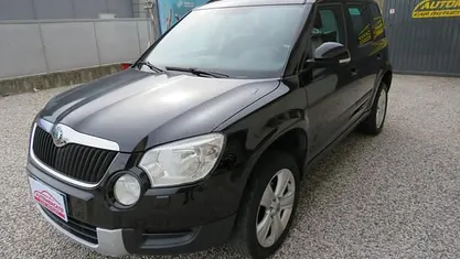 Nero Usata 2011 Skoda Yeti Adventure SUV | 8900 €