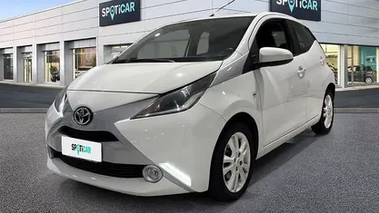 Usata Toyota Aygo X-play 69 CV (50 kW) 2016 Utilitaria