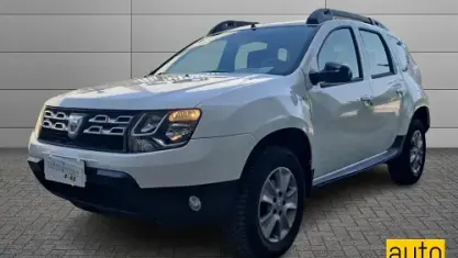 Usata Dacia Duster Lauréate 114 CV (83 kW) 2015 Bianco SUV