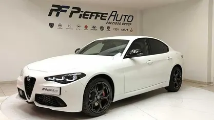 Bianco Usata 2024 Alfa Romeo Giulia Tre volumi | 48.900 € (Molto cara)