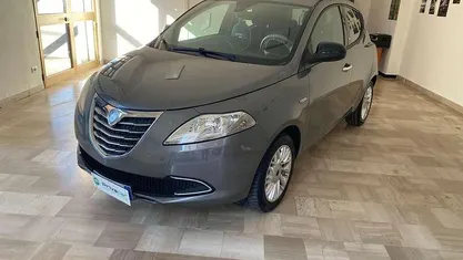 Grigio Usata 2014 Lancia Ypsilon Silver Due volumi | 7000 € (Buon prezzo)