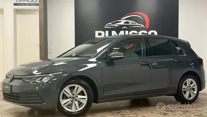 Usata VW Golf VIII Life 116 CV (85 kW) 2022 Grigio Berlina