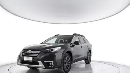 Usata Subaru Outback Style 169 CV (124 kW) 2024 Grigio Station wagon