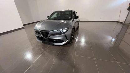 Nouă Alfa Romeo Junior Edizione Speciale 136 CP (100 kW) 2025 Gri SUV