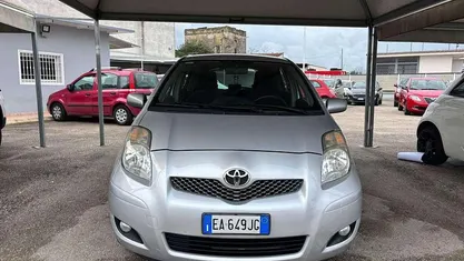 Usata Toyota Yaris Sol 69 CV (50 kW) 2010 Grigio Utilitaria