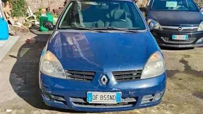 Usata Renault Clio II Dynamique 68 CV (50 kW) 2007 Blu Berlina
