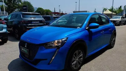 Blu Usata 2020 Peugeot e-208 Allure Due volumi | 15.400 € (Buon prezzo)