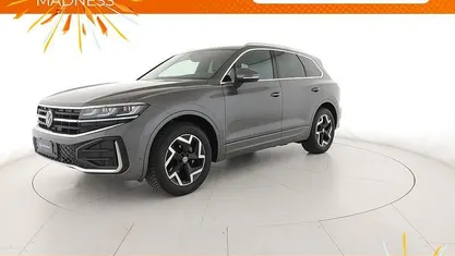 Usata VW Touareg R-line 231 CV (169 kW) 2025 3m silicon grey metallizzato SUV