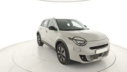 Usata Fiat 600 110 CV (80 kW) 2025 Beige SUV