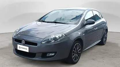 Usata Fiat Bravo Dynamic 105 CV (77 kW) 2011 Grigio grigio Utilitaria