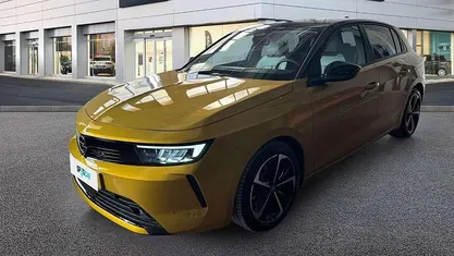 Usata Opel Astra Elegance 181 CV (133 kW) 2023 Giallo Berlina