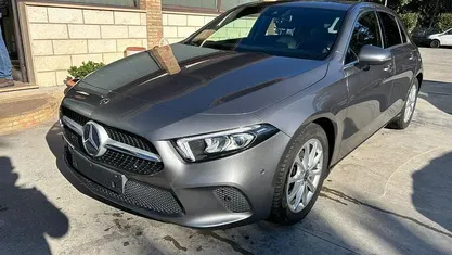 Usata Mercedes A180 Progressive 116 CV (85 kW) 2018 Grigio scuro metallizzato Berlina