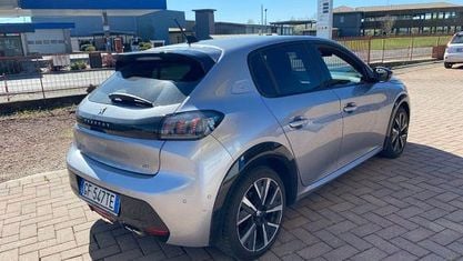 Usata Peugeot 208 GT-line 131 CV (96 kW) 2021 Grigio Utilitaria