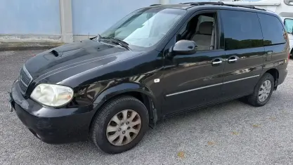 Usata Kia Carnival 145 CV (106 kW) 2005 Nero Monovolume