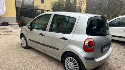 Usata Renault Modus 75 CV (55 kW) 2007 Argento Monovolume