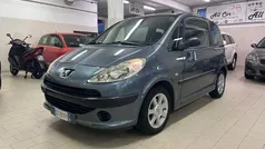 Argento Usata 2005 Peugeot 1007 Monovolume | 3300 € (Buon prezzo)