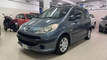 Argento Usata 2005 Peugeot 1007 Monovolume | 2999 € (Buon prezzo)