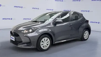 Usata Toyota Yaris Hybrid Active 116 CV (85 kW) 2025 Grigio scuro Utilitaria