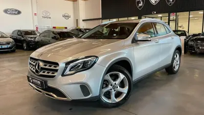 Usata Mercedes GLA200 150 CV (110 kW) 2020 Argento SUV
