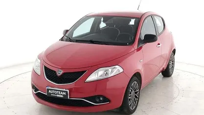 Usata Lancia Ypsilon Gold 95 CV (69 kW) 2016 Rosso met. Utilitaria
