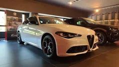 Bianco Nuova 2024 Alfa Romeo Giulia Tre volumi | 44.900 € (Super prezzo)