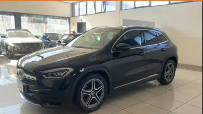 Usata Mercedes GLA200 AMG line 150 CV (110 kW) 2021 Nero SUV