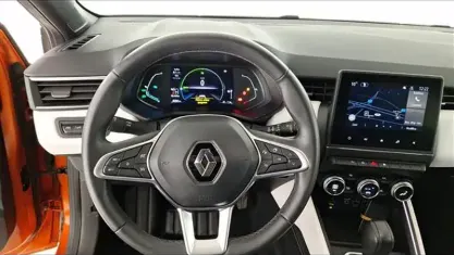 Usata Renault Clio Techno 145 CV (106 kW) 2022 Arancione Utilitaria