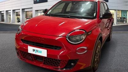 Käytetty Fiat 600 Red 114 kW (156 HP) 2023 Punainen Katumaasturi